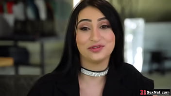 فيديو قريب الكاميرا وهي تتحدث الهاتف